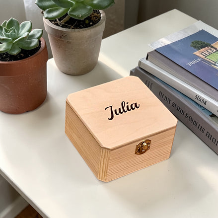 Klein houten kistje met eigen naam