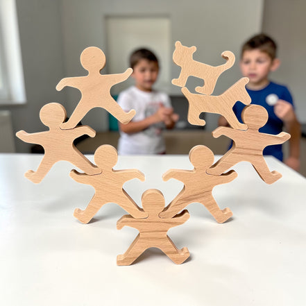 Stapelspel van massief beukenhout met 12 poppetjes voor balans en creatief spelen