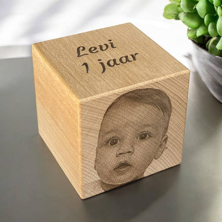 Kubus beukenhout met naam en foto