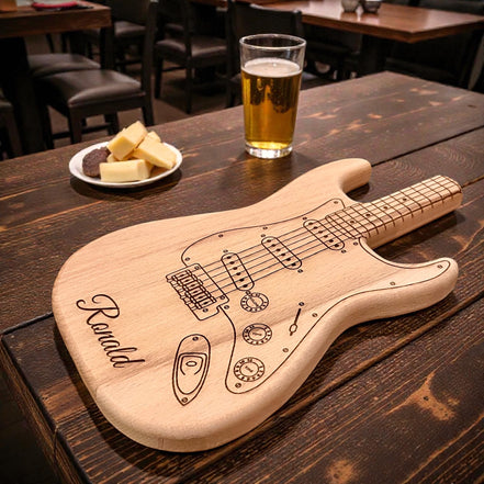 Borrelplank in gitaarvorm personaliseerbaar met naam 