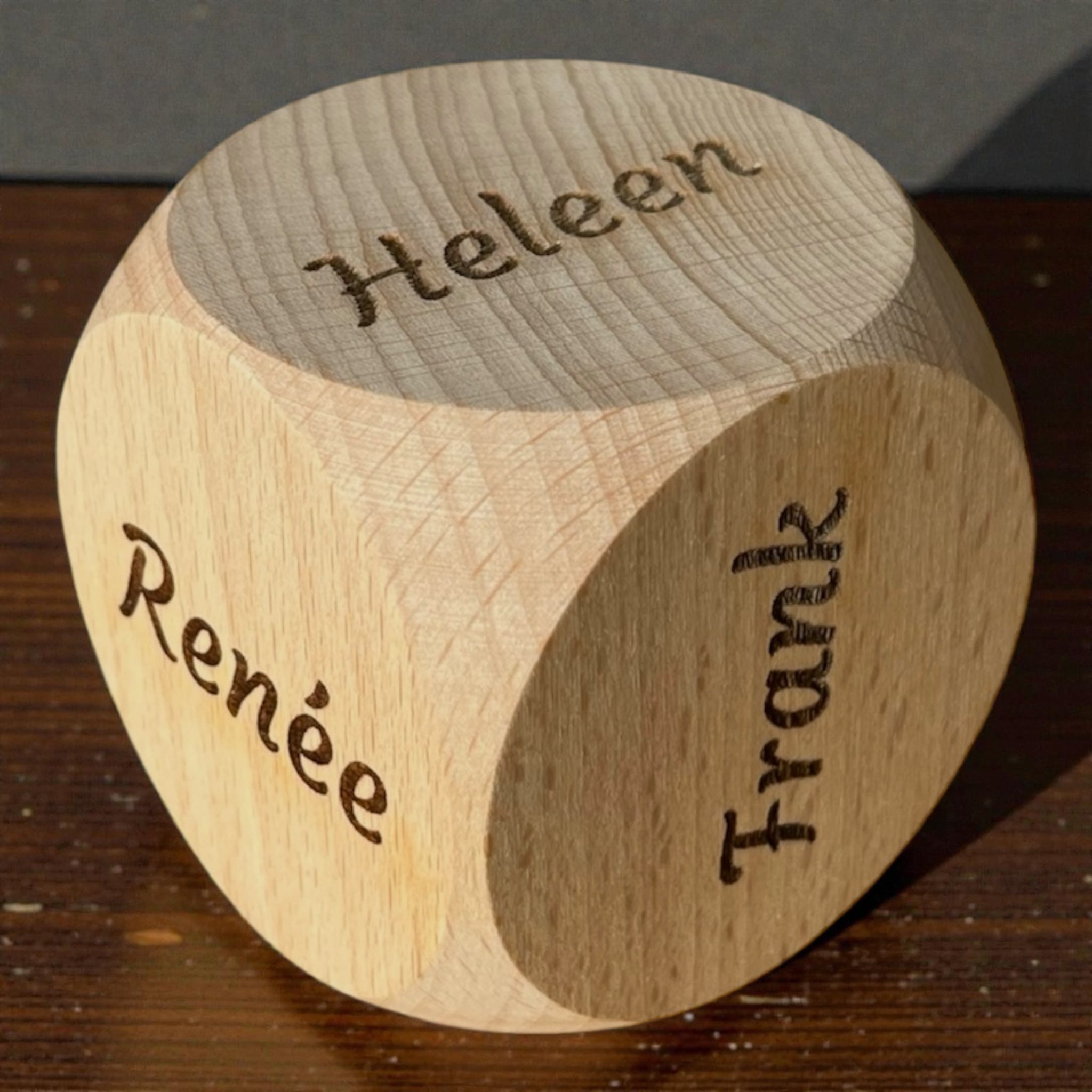 Grote Beukenhouten Dobbelsteen – Volledig Personaliseerbaar (6 cm)