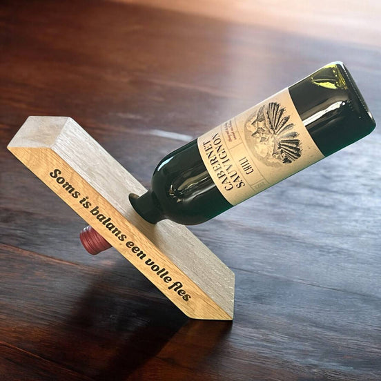 Massief eikenhouten wijnfleshouder met zwevend balansontwerp