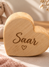 Gepersonaliseerd houten hart met naam Saar als kraamcadeau voor een meisje – Decospace