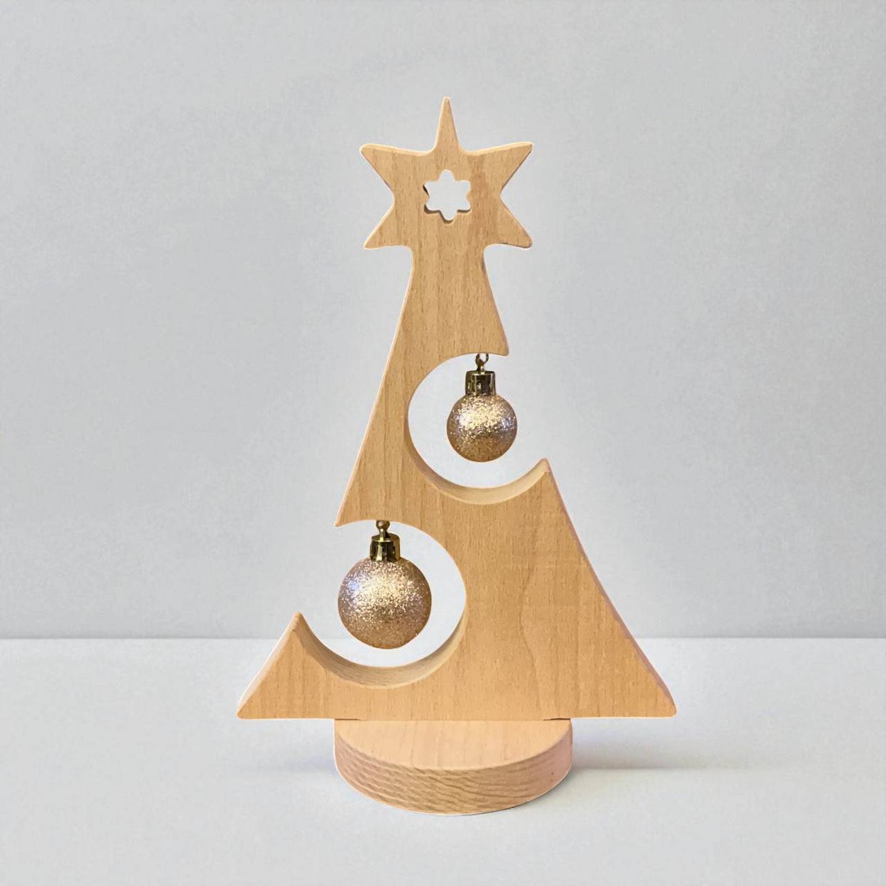 Houten kerstboom met kerstballen goud glitter