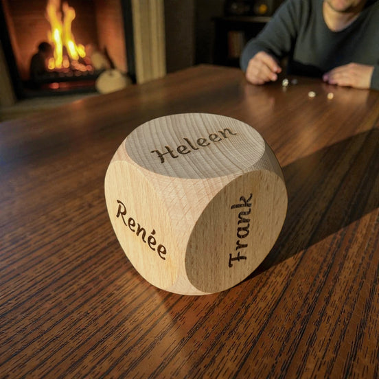 Grote Beukenhouten Dobbelsteen – Volledig Personaliseerbaar (6 cm)