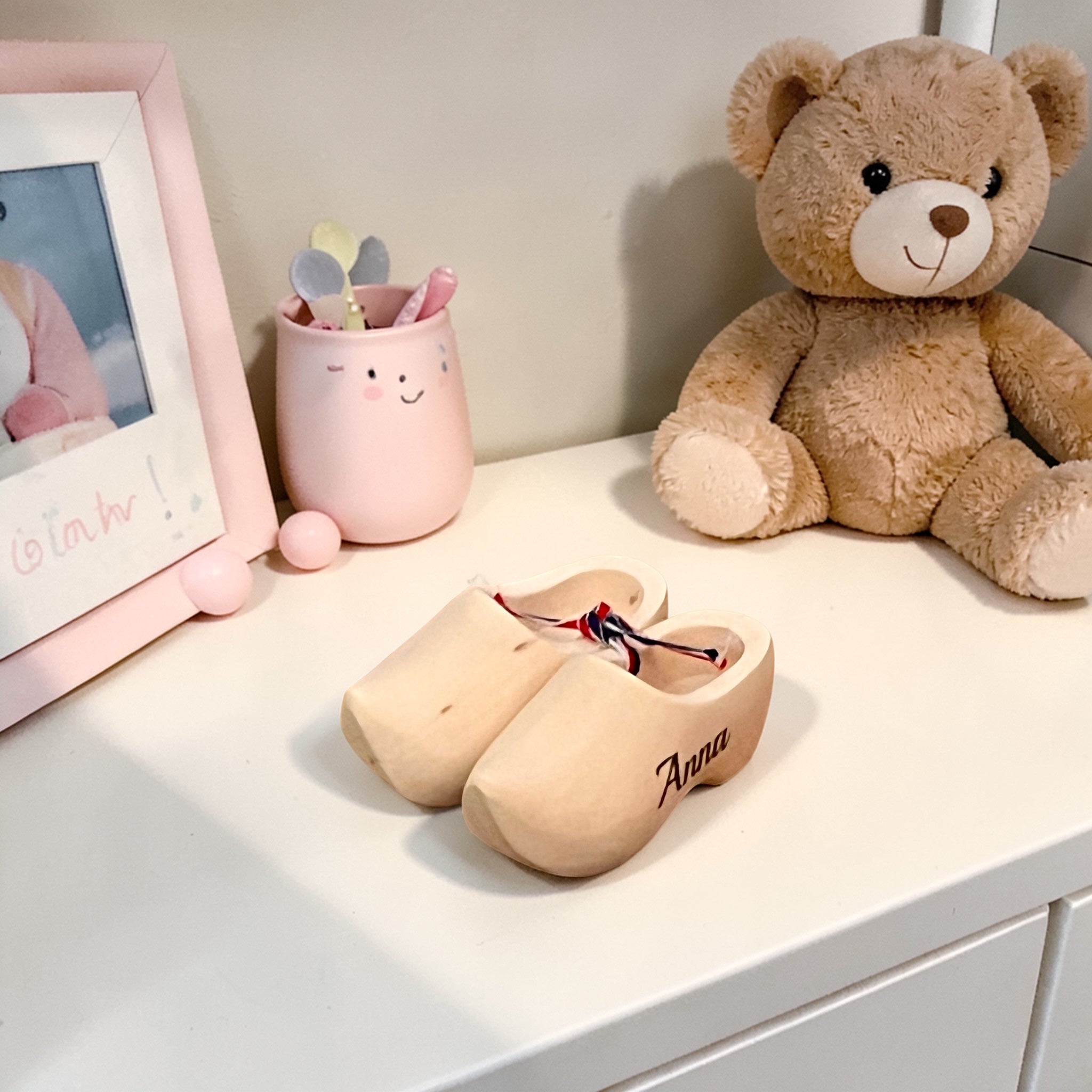 Houten klompjes 10 cm met naam. Uniek kraamcadeau.