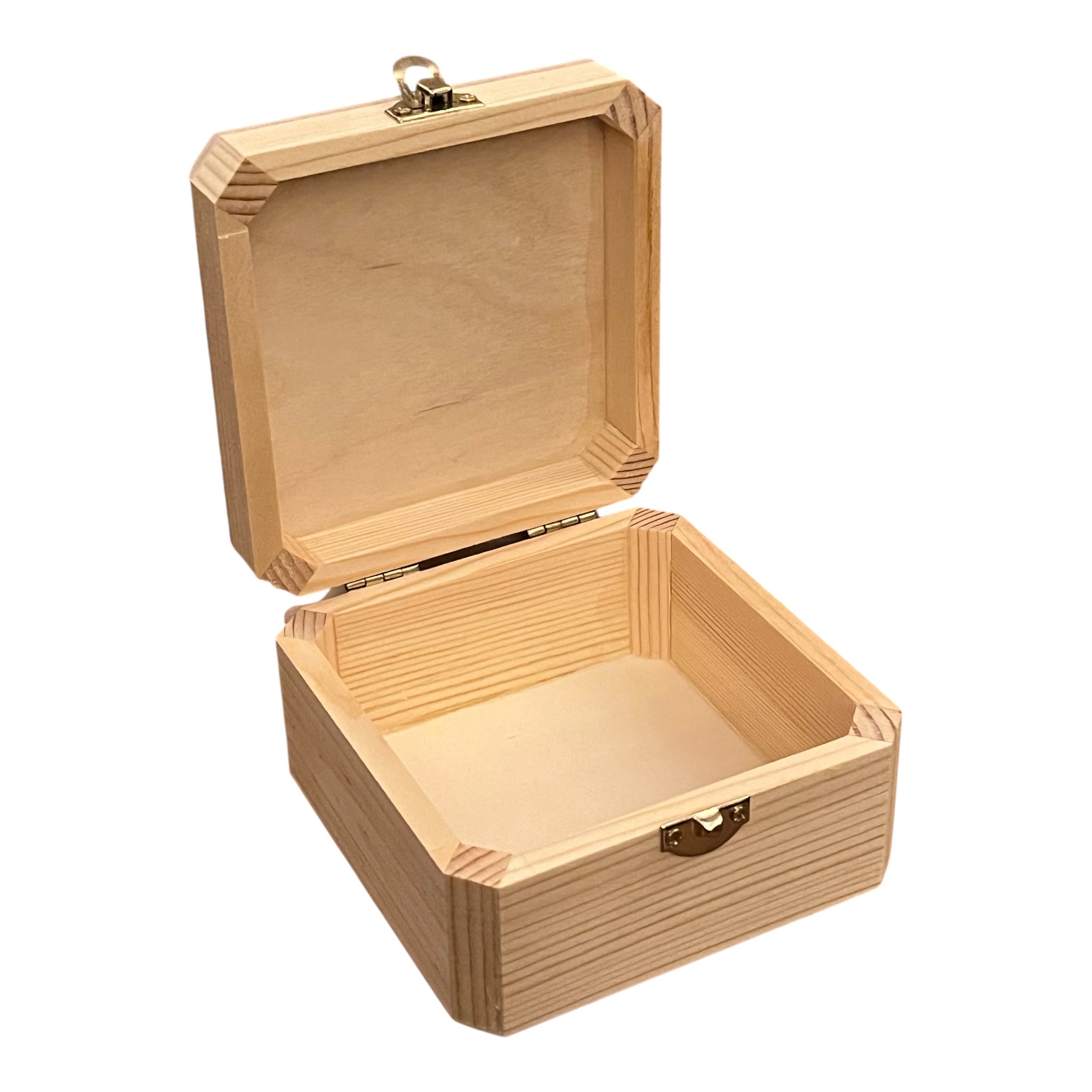 Houten kistje 10,5 x 10,5 x 6 cm. Personaliseerbaar.