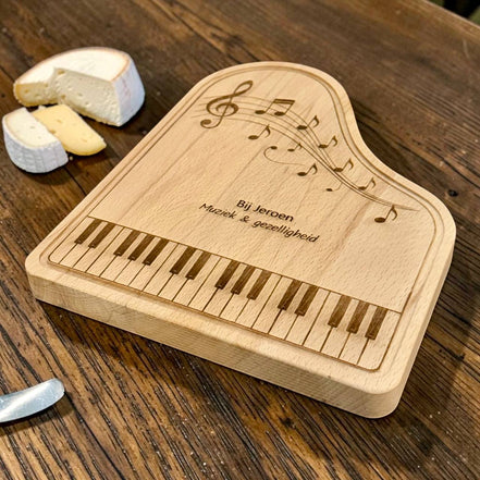 Pianovleugel borrelplank van beukenhout – personaliseerbaar