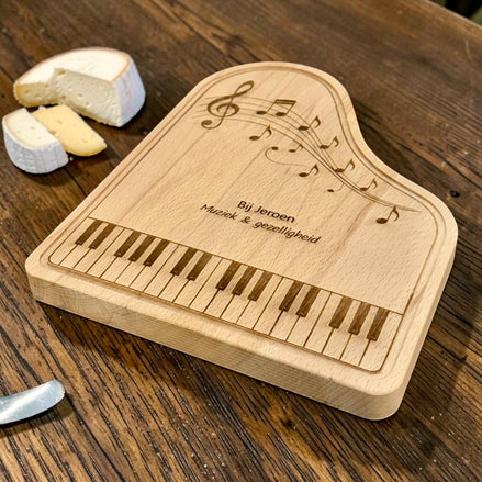 Pianovleugel borrelplank van beukenhout – personaliseerbaar
