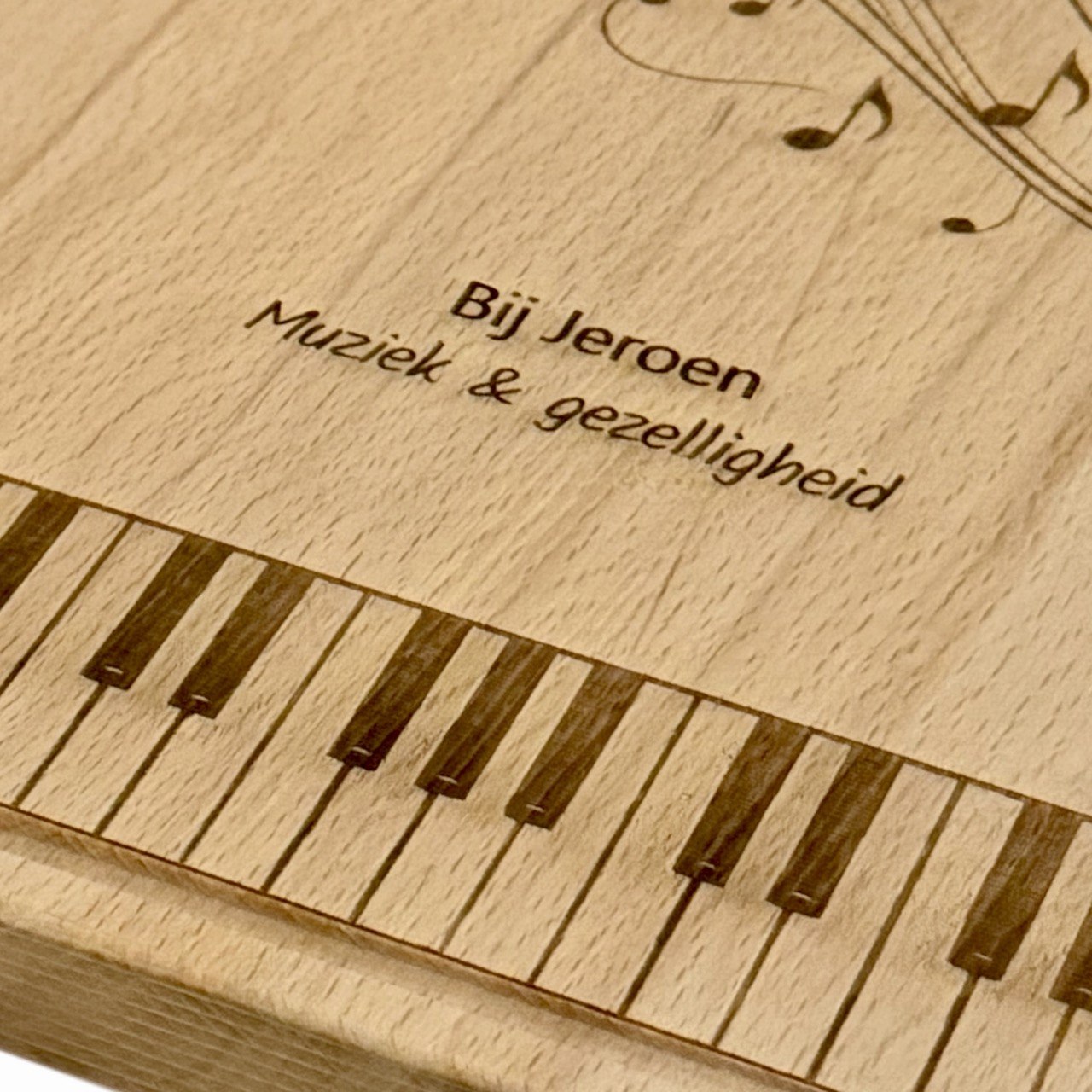 Pianovleugel borrelplank van beukenhout – personaliseerbaar