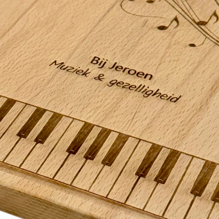 Pianovleugel borrelplank van beukenhout – personaliseerbaar