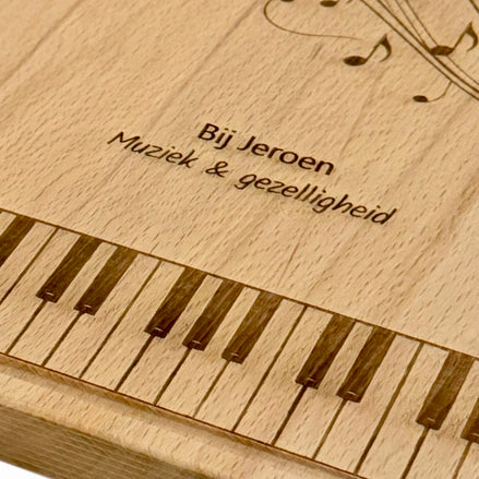 Pianovleugel borrelplank van beukenhout – personaliseerbaar