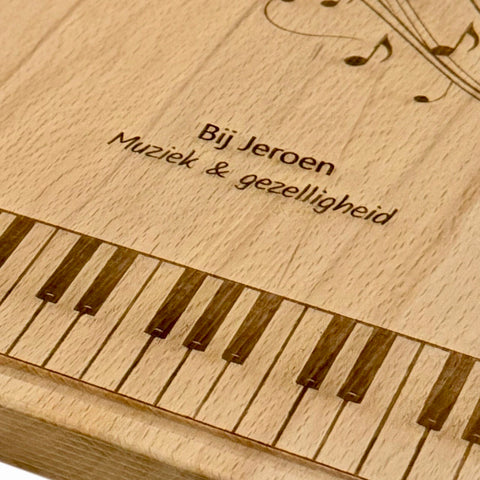 Pianovleugel borrelplank van beukenhout – personaliseerbaar